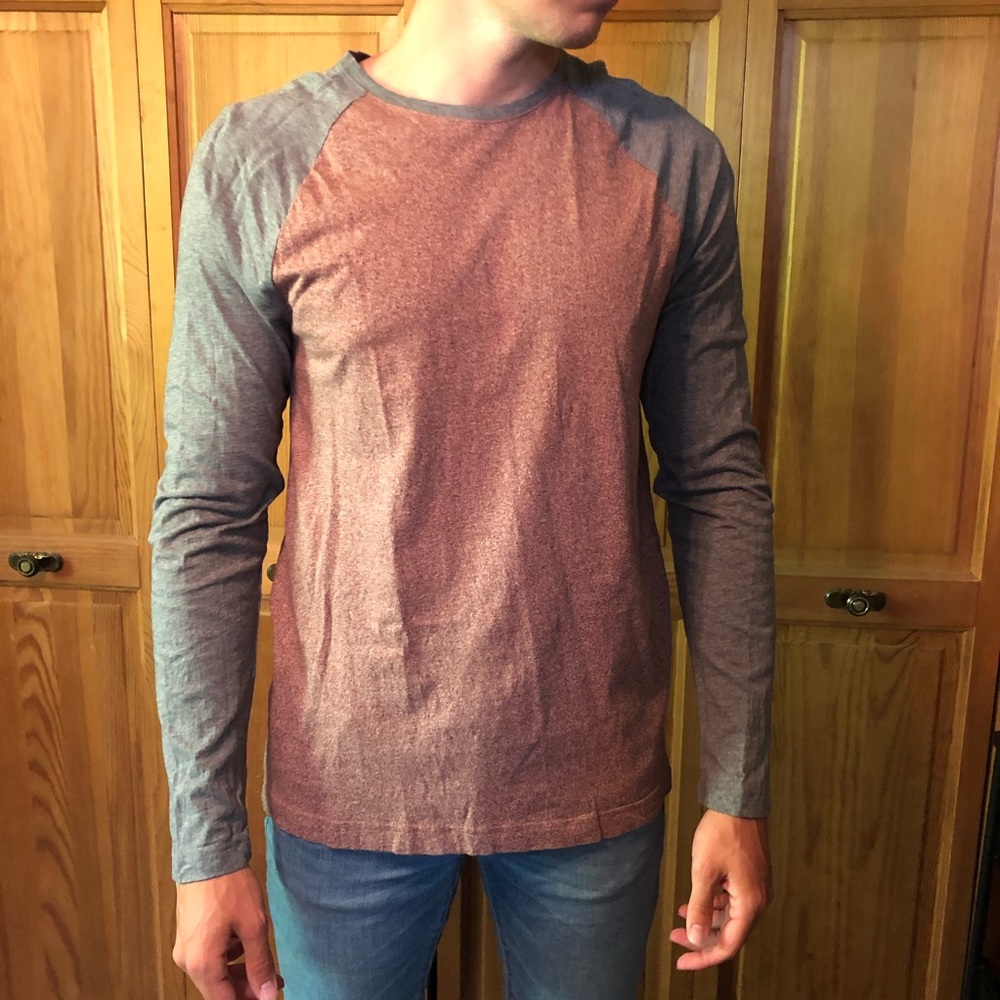 Banana Republic Long Sleeve Red and Gray Tee Shirt